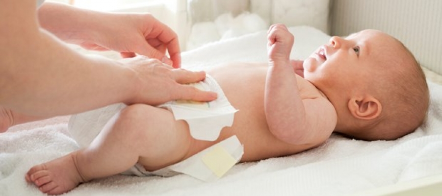 mengatasi ruam popok pada bayi